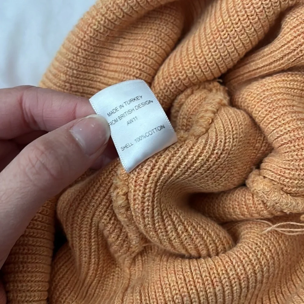 “SuperDry Beanie-in yellow/orange”